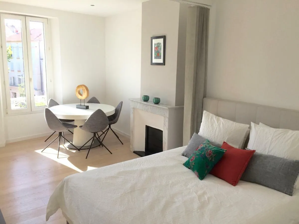 Bright & Modern Apartment In The Heart Of Antibes