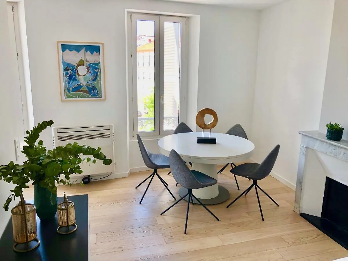 Bright & Modern Apartment In The Heart Of Antibes França