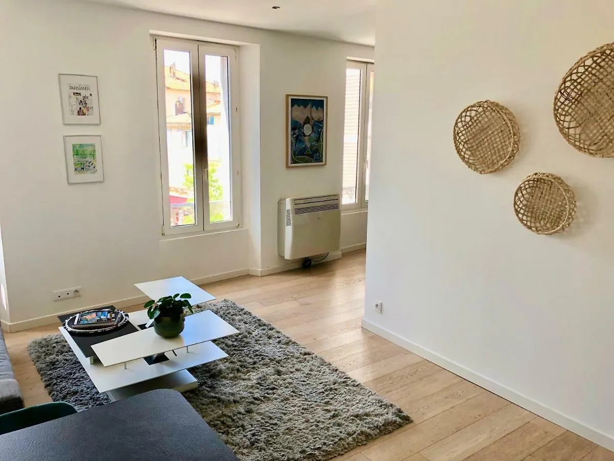 Bright & Modern Apartment In The Heart Of Antibes
